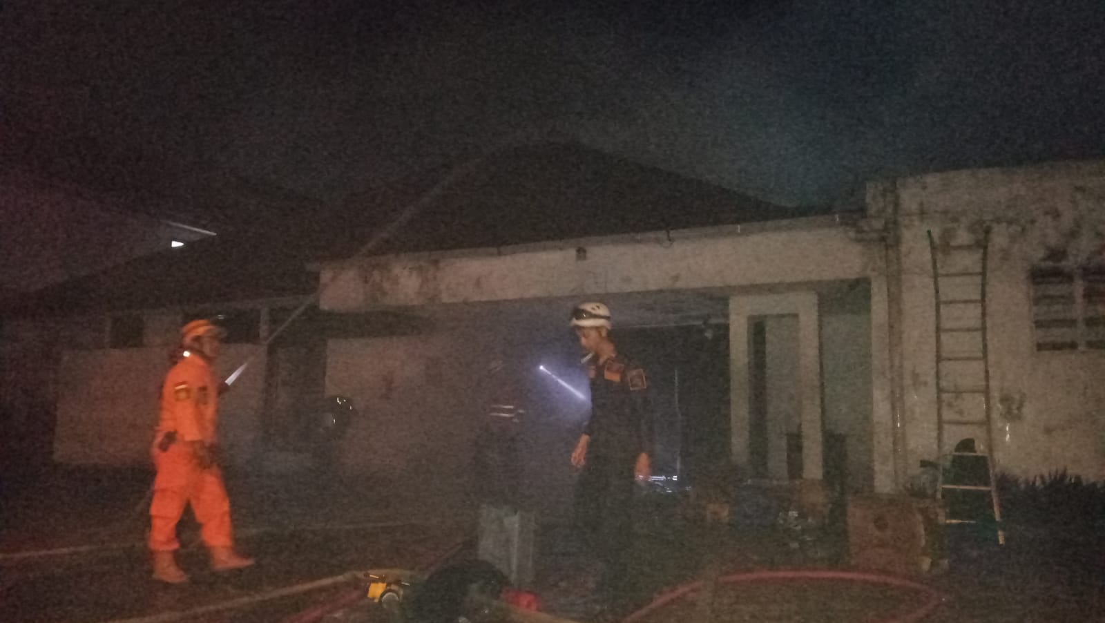 Gudang Roko di Jalan Dadali di Lalap si Jago Merah