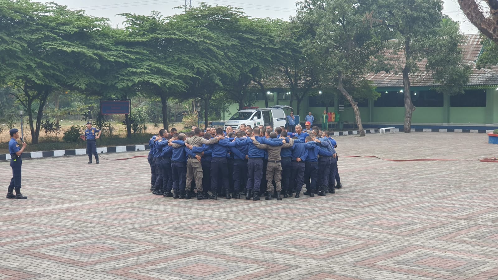 SEPULUH PETUGAS DAMKAR KOTA BOGOR TELAH MENYELESAIKAN DIKLAT PEMADAM SATU